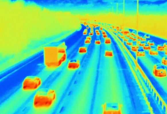 紅外熱像儀結(jié)合機(jī)器學(xué)習(xí)助力自動(dòng)駕駛安全，或是未來發(fā)展方向之一
