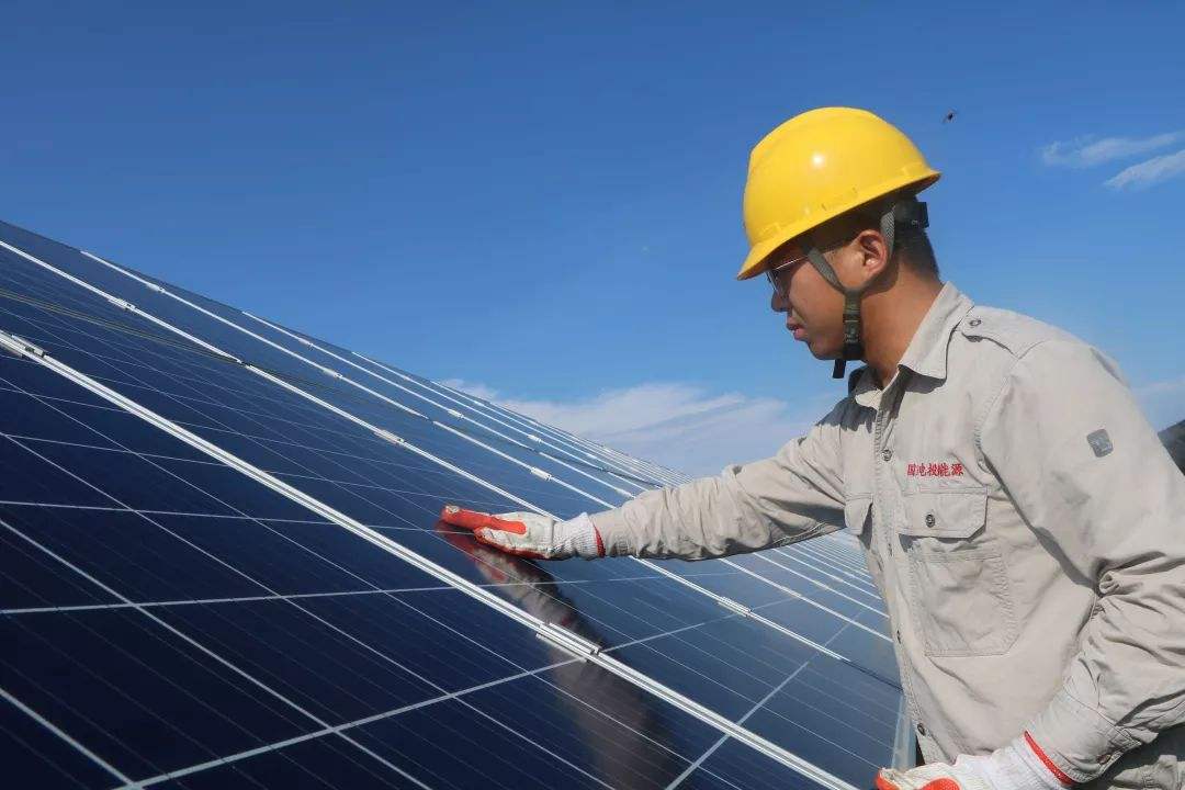 烈日下的能源人，你的堅(jiān)守如此動(dòng)人！