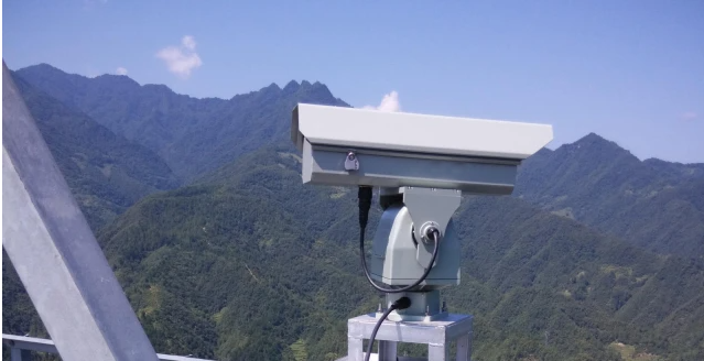一個(gè)成功的森林防火監(jiān)控解決方案，背后離不開一臺(tái)雙光譜云臺(tái)攝像機(jī)默默付出
