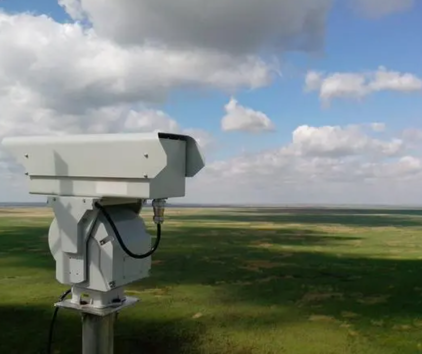 內蒙古大草原火災視頻監(jiān)控，華瑞通10公里雙光譜重載云臺攝像機