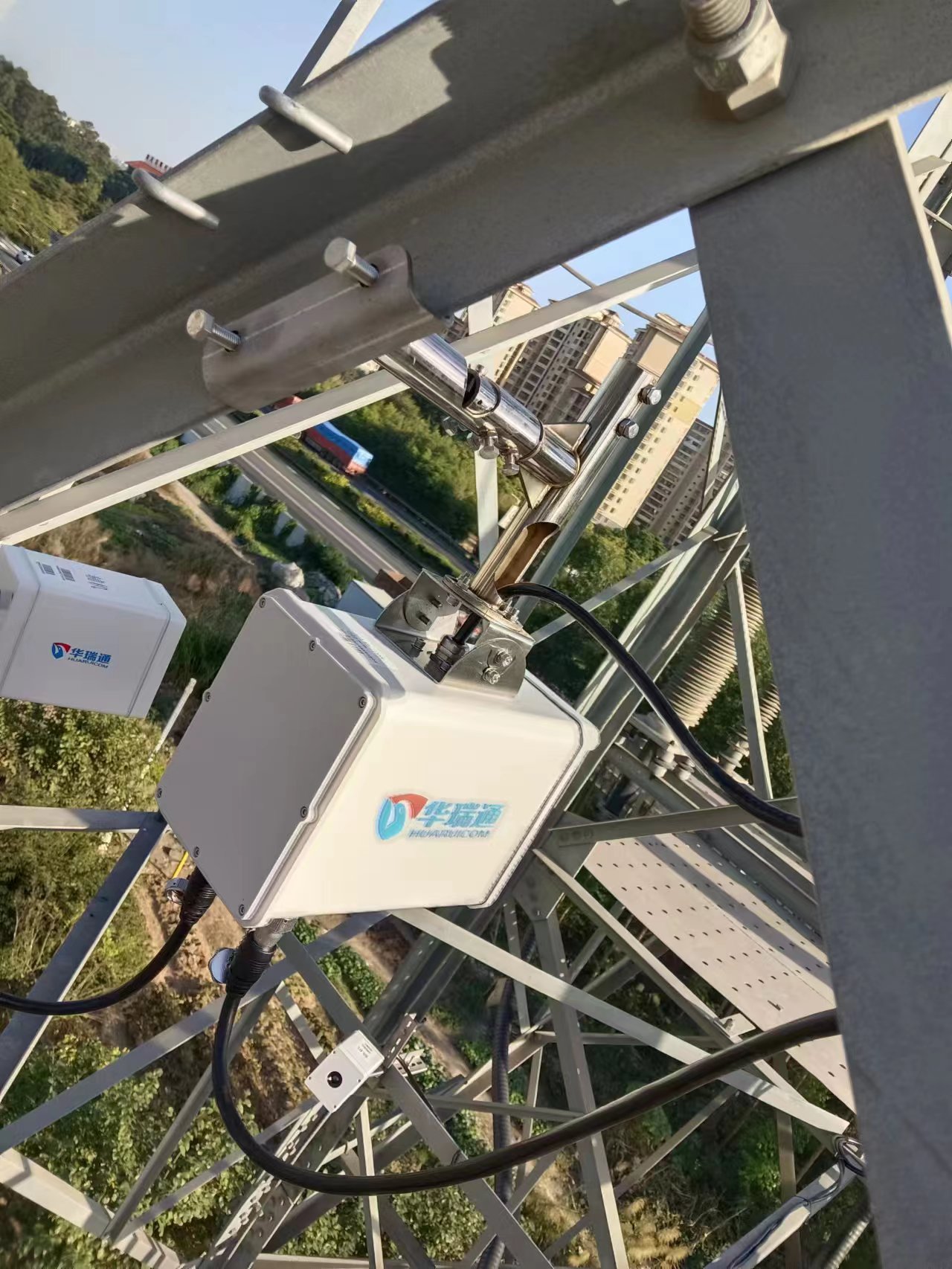 特高壓線路監(jiān)測挑戰(zhàn)與突破：超遠距離圖像傳輸系統(tǒng)與毫秒級溫度響應測溫裝置的協(xié)同方案